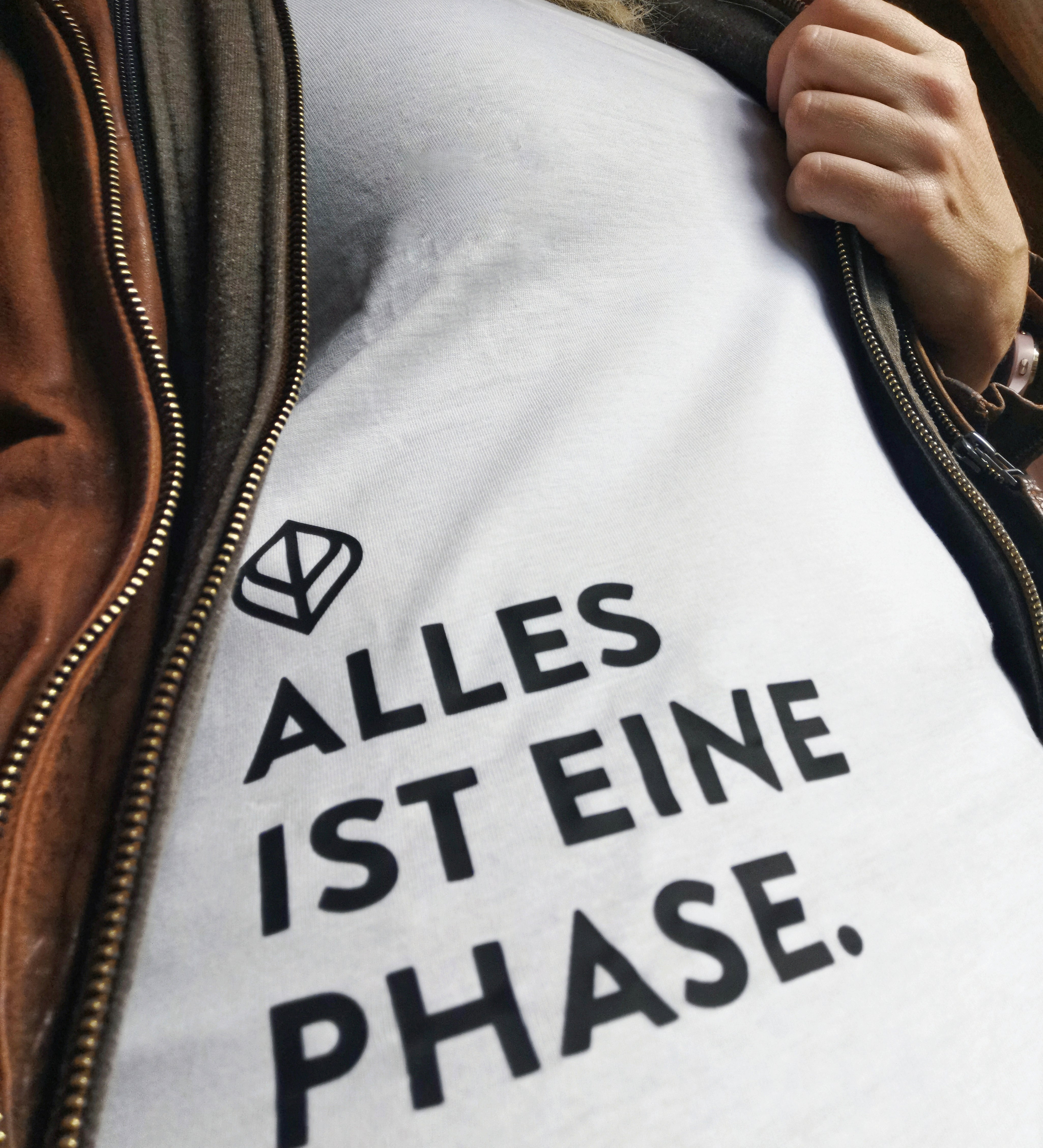 CO_T-Shirt_Alles-ist-eine-Phase_Image_1.jpg