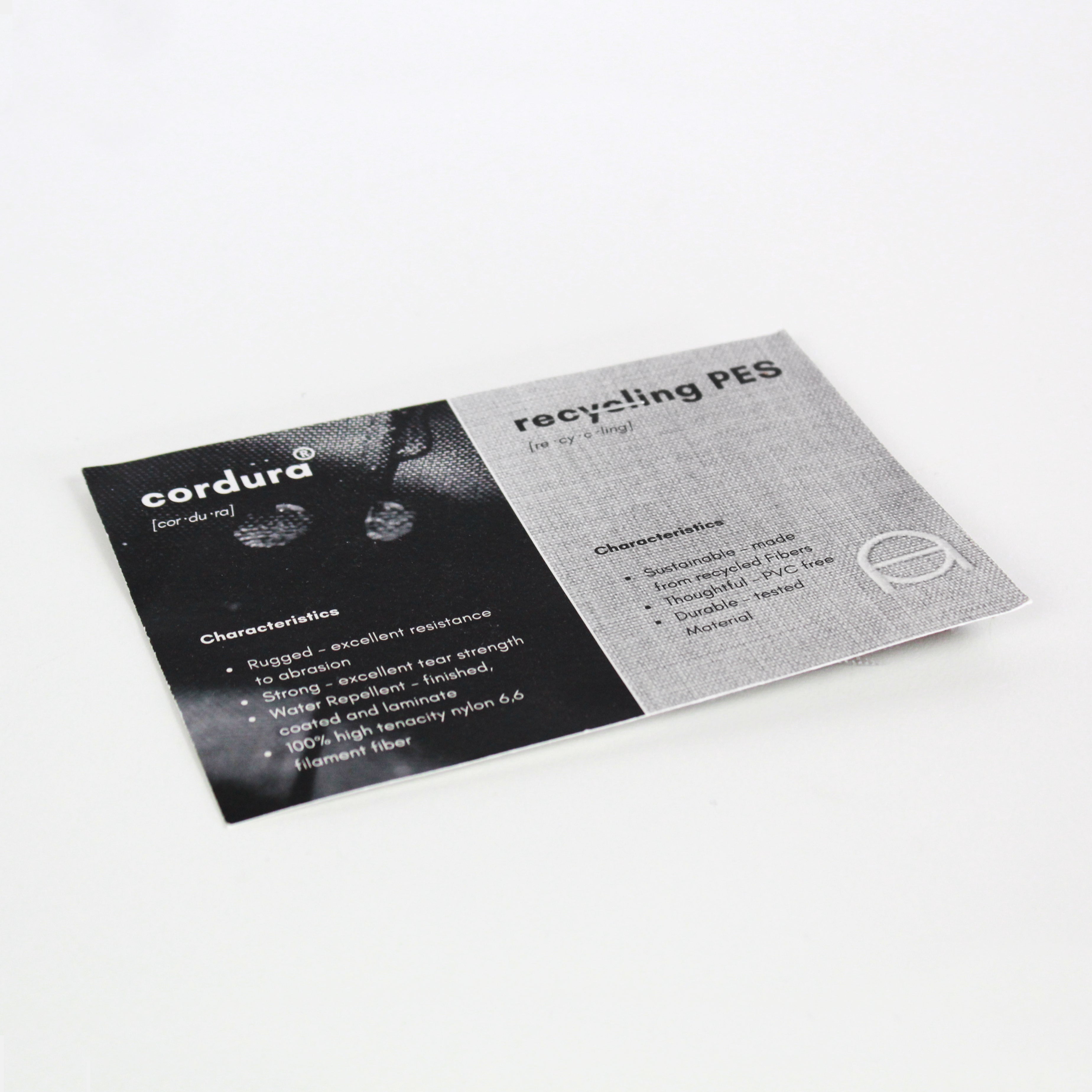 Karte mit Stoffmustern von Cordura und Recycling PES in verschiedenen Farben je nach Angebot von Anna und Oskar