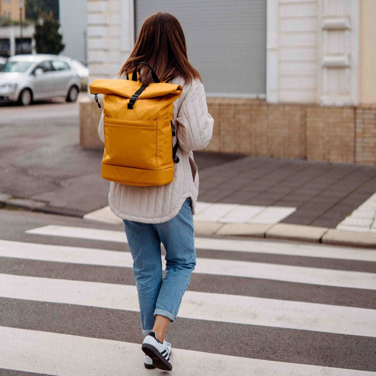 Wickelrucksack Hugo in senfgelb von Anna und Oskar. Robust, nachhaltig, fair produziert und unisex.