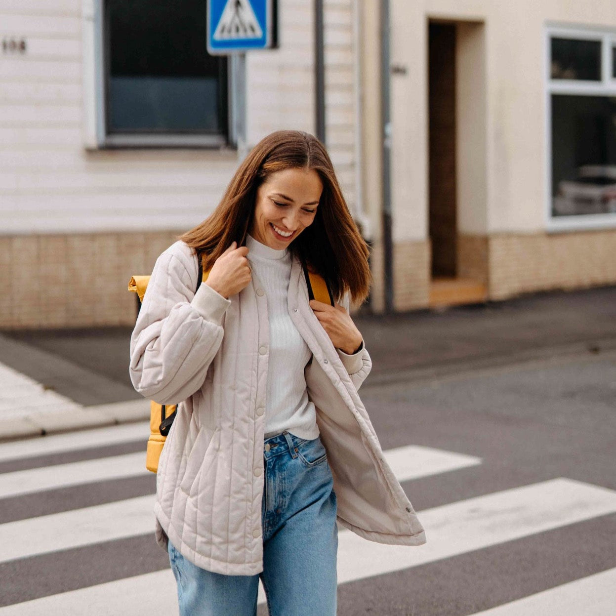 Wickelrucksack Hugo in senfgelb von Anna und Oskar. Nachhaltig, unisex und fair produziert. 