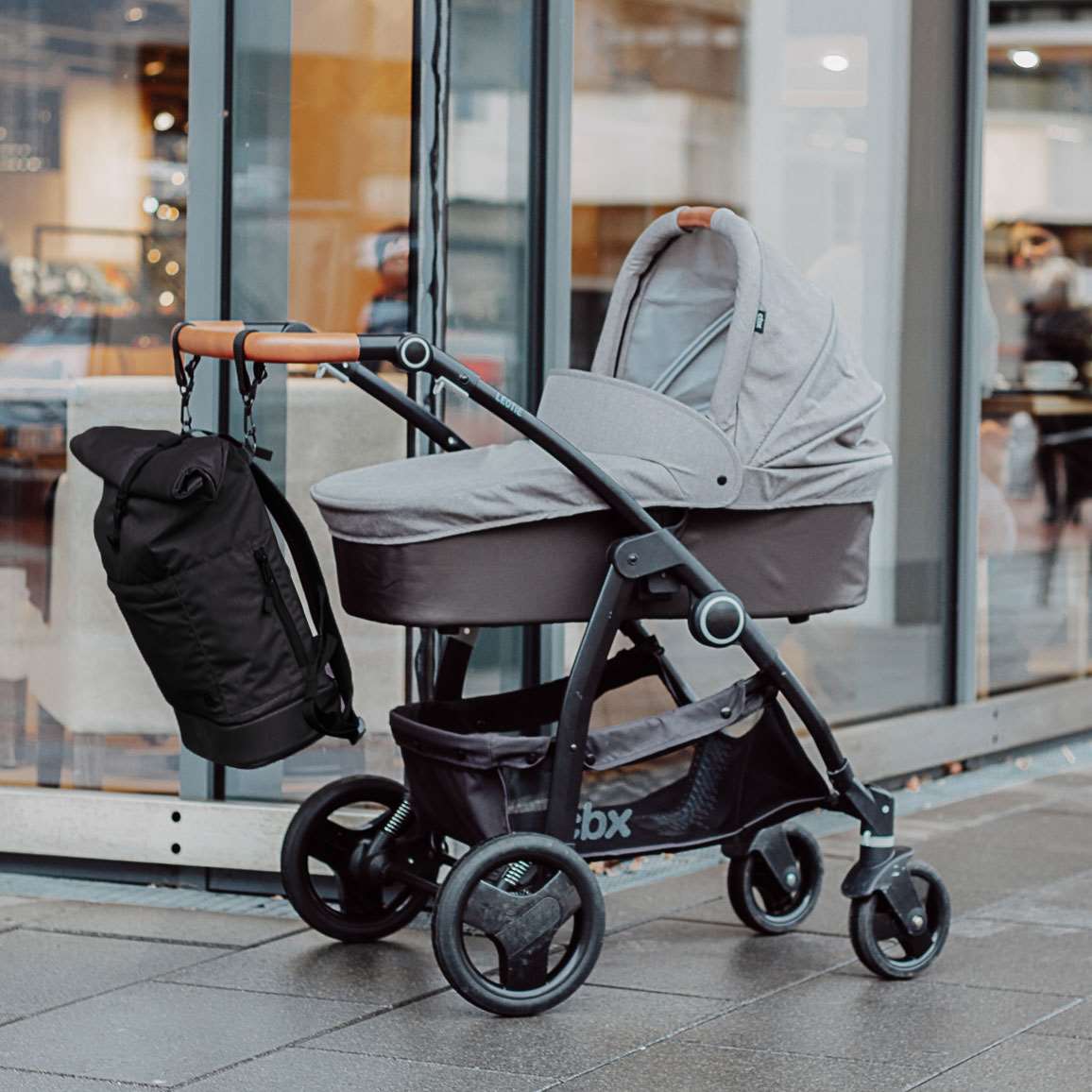 Kinderwagenaufhängung Anna und Oskar nachhaltig