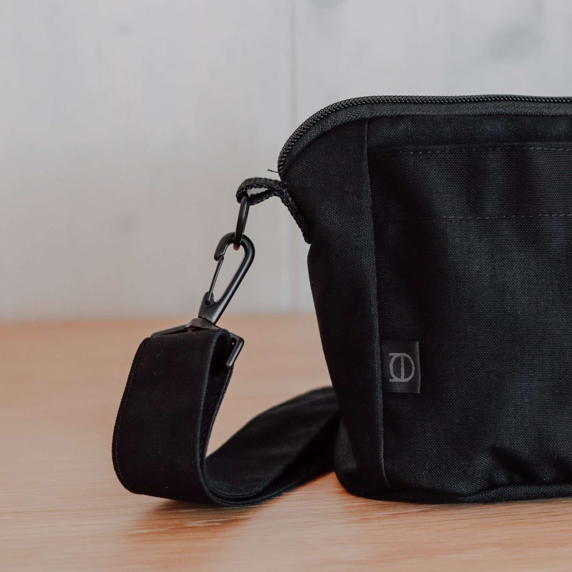 Crossbody Tasche Leni schwarz nachhaltig